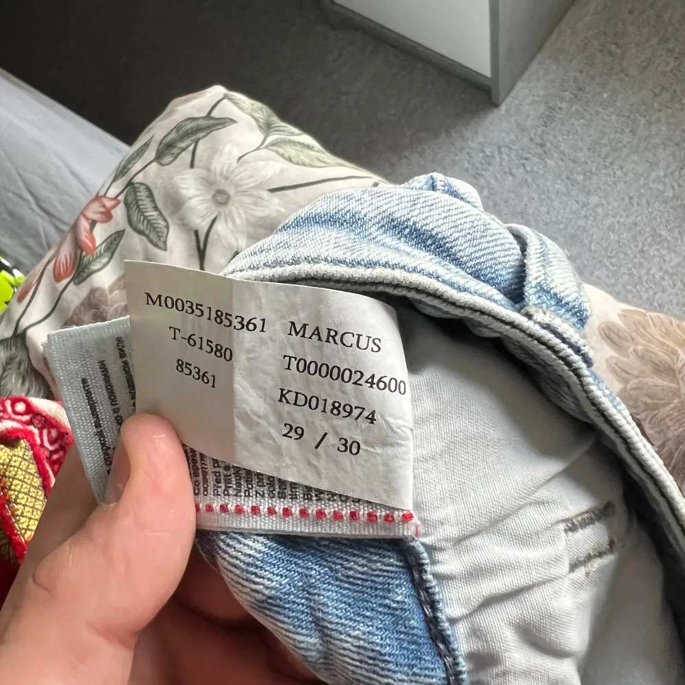 Säljer min blåa Mavi jeans  Bra skick  Storleken står på andra bilden. Jeans & Byxor.