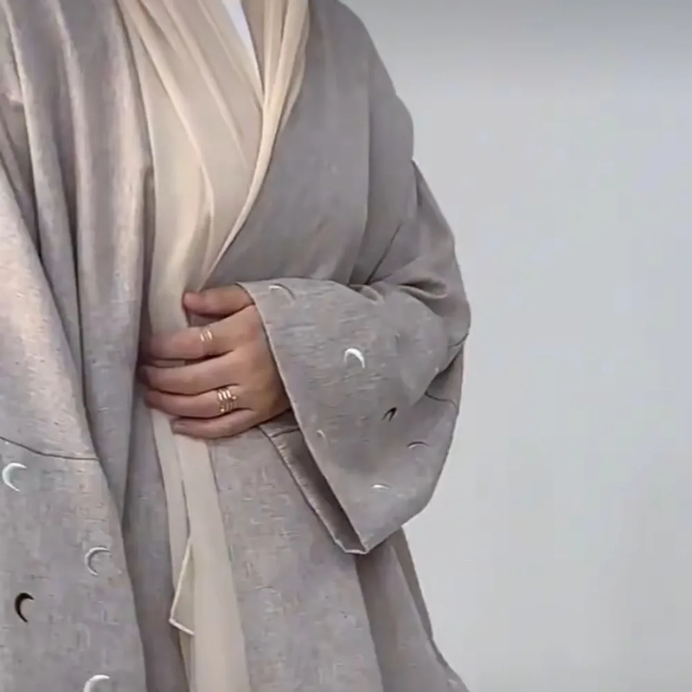 Abaya i beige omvänd . Klänningar.