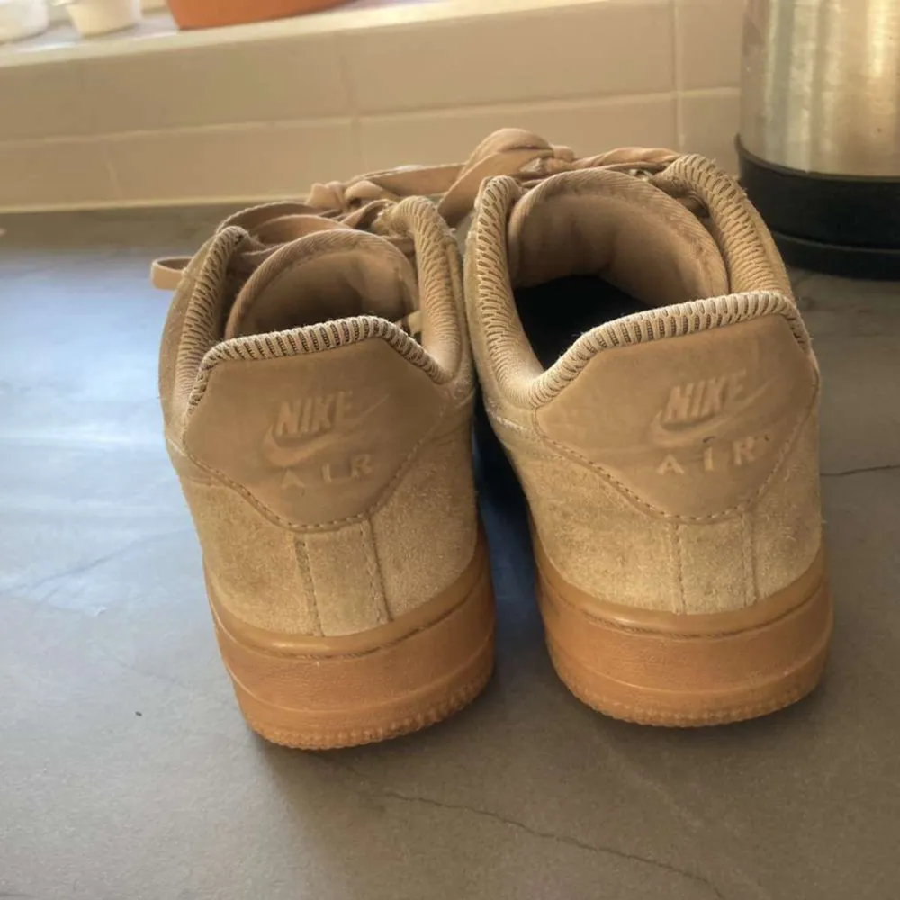 Nike air force 1 ganaks bra skick som man kan see på bilderna  . Skor.