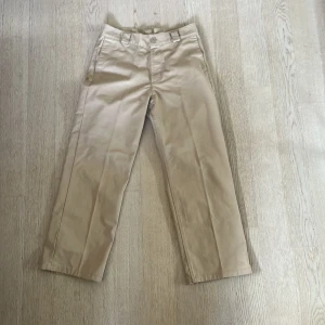 Sweet SKTBS baggy chinos - Storlek smal  Baggy chinos som knappt är använda  Passar mig som är 177