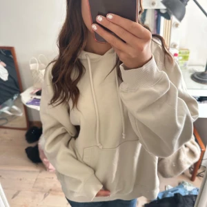 Weekday hoodie - Snygg hoodie från weekday