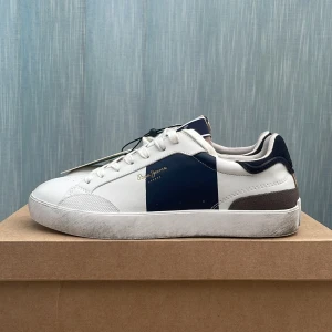 Pepe Jeans Skor - Säljer nu dessa helt nya pepe jeans skor i storlek 40/uk6 🔥Dma vid lilla minska fundering och intresse 👑