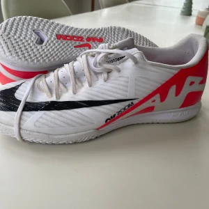 Nike mercurial inomhus fotboll skor - Köpta för ett halv år sen och i jätte bra skick. Kom privat för mer info