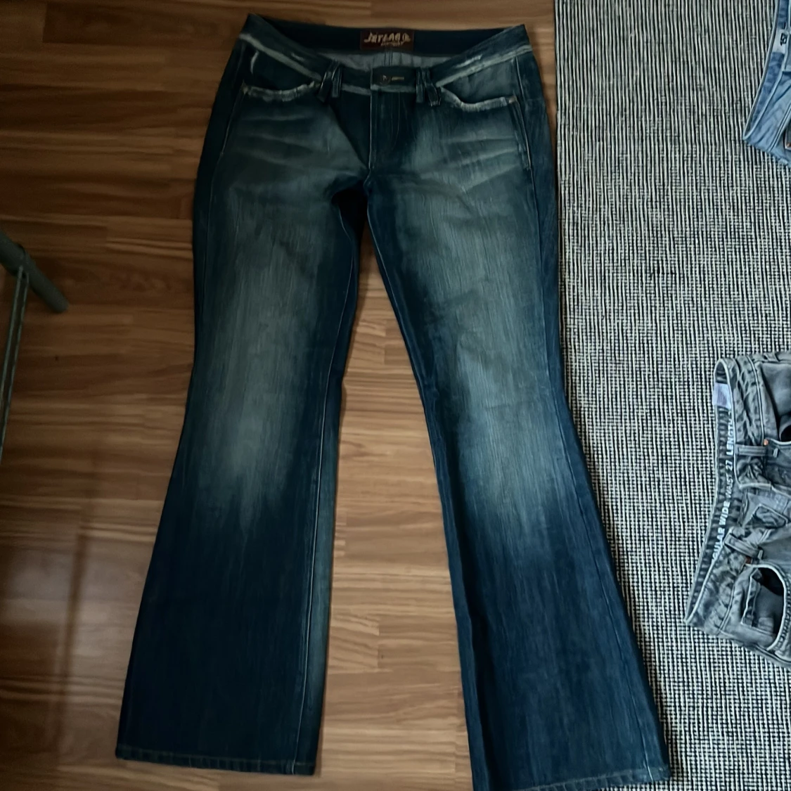 Lågmidjade bootcut jeans