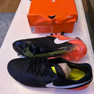 Nike Tiempo legend VI - Hej säljer ett par Nike tiempo i nyskicka, aldrig använda. Ny pris 3999kr