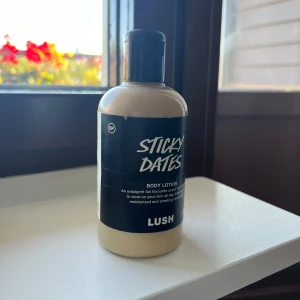 LUSH - Body Lotion, Sticky Dates - Säljer min bodylotion då jag har 2. Använd 2-3 gånger. 