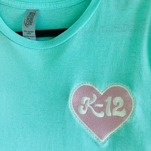 Melanie Martinez t-shirt - T-shirt Melanie Martinez merch, stl.S, lite oversizemodell. Endast testad vid ett tillfälle. 175:-