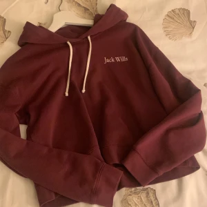 Hoodie  - Super snygg och skön Hoodie från Jack Wills, endast använd 1 gång. Storlek M men passar mig i storlek Xs perfekt 