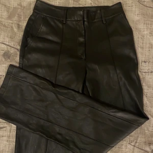 Skinnbyxor  - Galet coola skinnbyxor från nakd men som tyvärr blivit alldeles för stora för mig🧚🏼‍♀️🎀🥹🌸🧸💅🏼