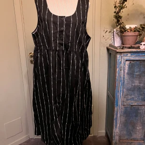 Black friday klänning  - Helt ny utan tagg