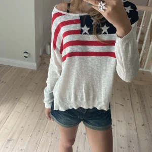 Stickad tröja - Fin usa tröja i bra skick men andvänder inte så tänkte sälja💕