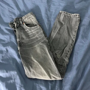 Zara Jeans - Säljer mina jeans från Zara som inte passar längre, använda få gånger och är i väldigt bra skick
