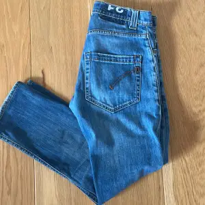 Säljer ett par dondup jeans i model lucky då de inte kommer till användning. Skicket är ganska bra på dem.