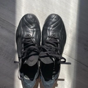 Fotbollsskor Adidas copa elite  - Bra skick använt i 2 månader säljer för dom är för små 