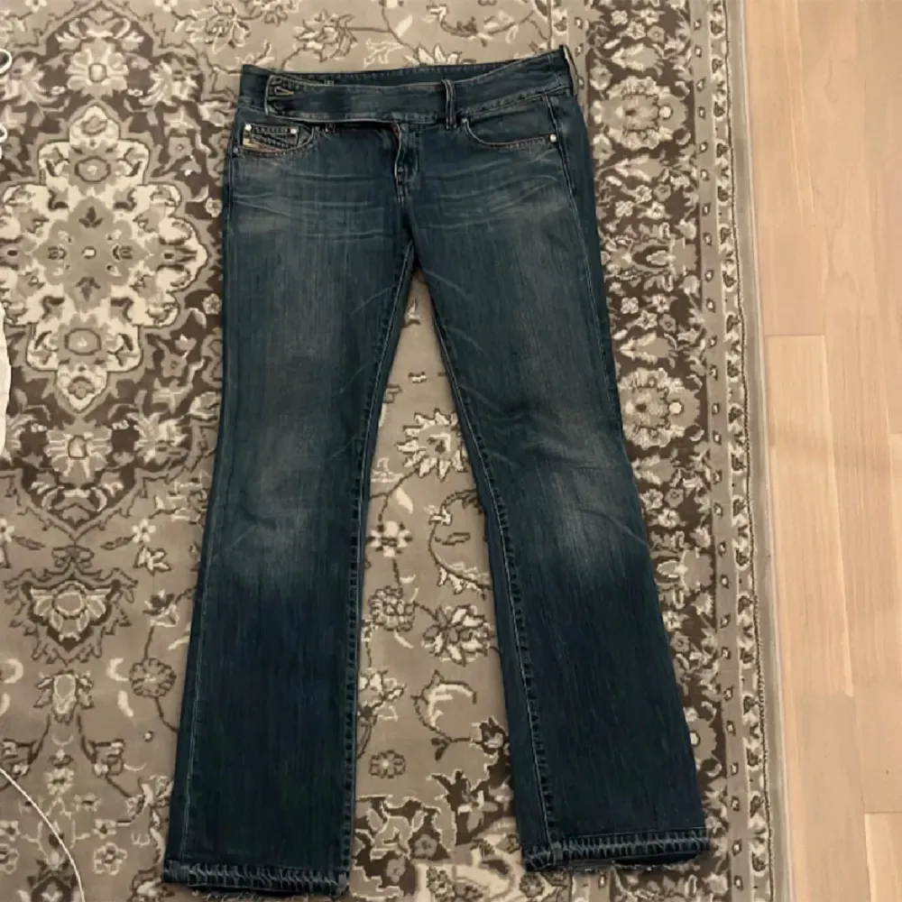 Super snygga jeans från diesel💕 midjemått:41cm innebenslängd:82. Jeans & Byxor.