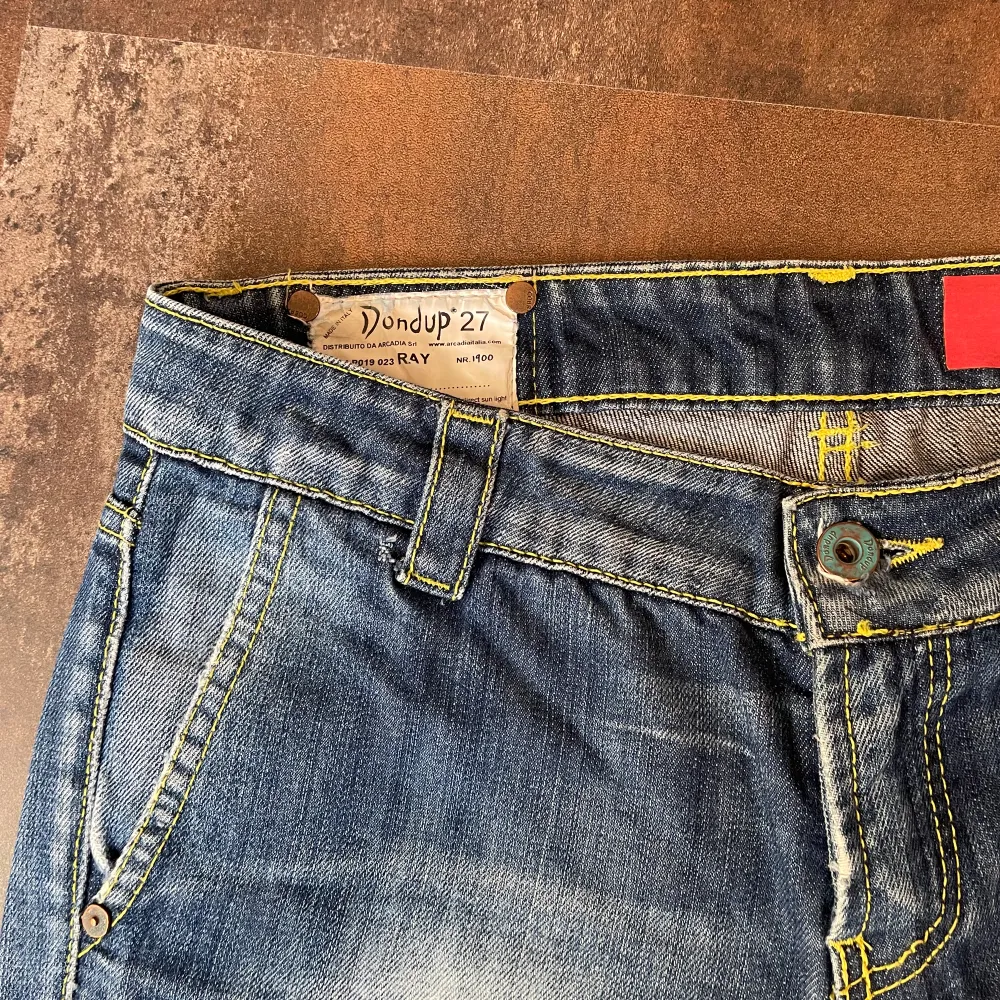Säljer mina dondup jeans som är för små för mig! Strl 27 us skulle säga att de passar 30/31 Skick 8/10 Pris 699kr. Jeans & Byxor.