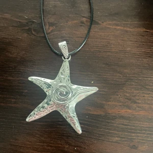 Halsband  - Nytt stort halsband 