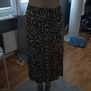 A long skirt with a split end, only used a few times, good condition 