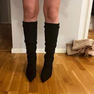 Boots klackar - Oanvända boots. Storlek 38. Svarta