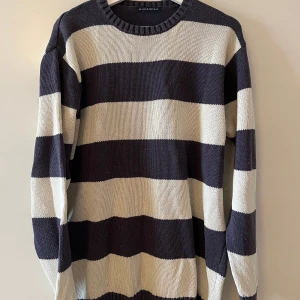 Stickad tröja brandy melville - Fin randig tröja i fint skick!💕