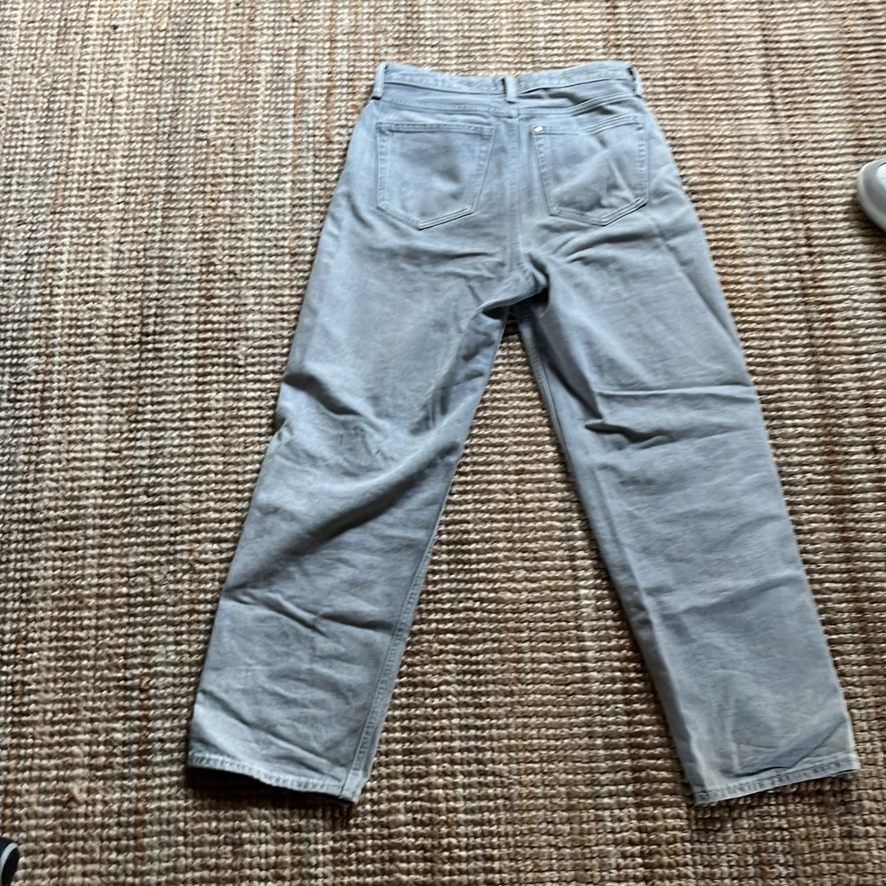 Good condition grey baggy jeans . Jeans & Byxor.