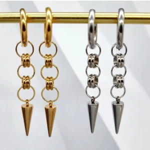 Handgjorda örhängen  - Handgjorda örhängen●Följ :@ekjewelryofficial🤲 ● 💎Material- 100% rostfritt stål ●Örhängeskrokar -rostfritt stål. Nickel fri. Längd -5,5cm.Vattentåliga, ändrar inte färgen! Köp för 1st-60kr eller 120kr/paret