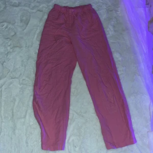 Rosa linnebyxor - Mycket bra skick, passar även xs.