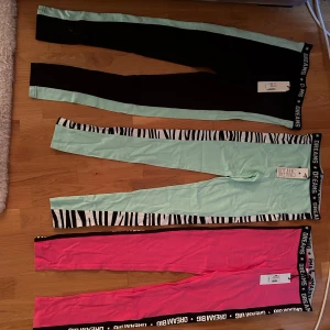 3 par nya leggings  - 3 par oanvända leggings i storlek 160