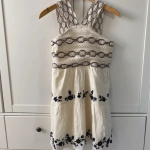 Zara klänning - Klänning från Zara i storlek 10 år (140cm)💓