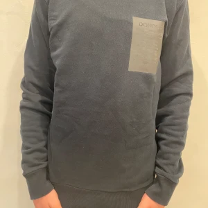 Dondup Tröja  - Tröja från Dondup  Skick: 8/10 allmänt använd  Storlek: L  Hör av dig om du har frågor! 