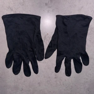 Tunna vantar - Tunna svarta vantar, perfekt till dagar som är lite kyligare!! 