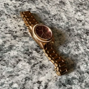 Michael Kors klocka - Michael Kors klocka i roséguld och säljer den för att jag inte längre använder den