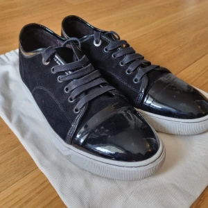 Lanvin uk 6 - Säljer mina Lanvin uk 6(40-41) för att de blev för små. Jätte bra skick knappt använda. Fråga gärna om fler bilder😊" lanvin påse ingår" 