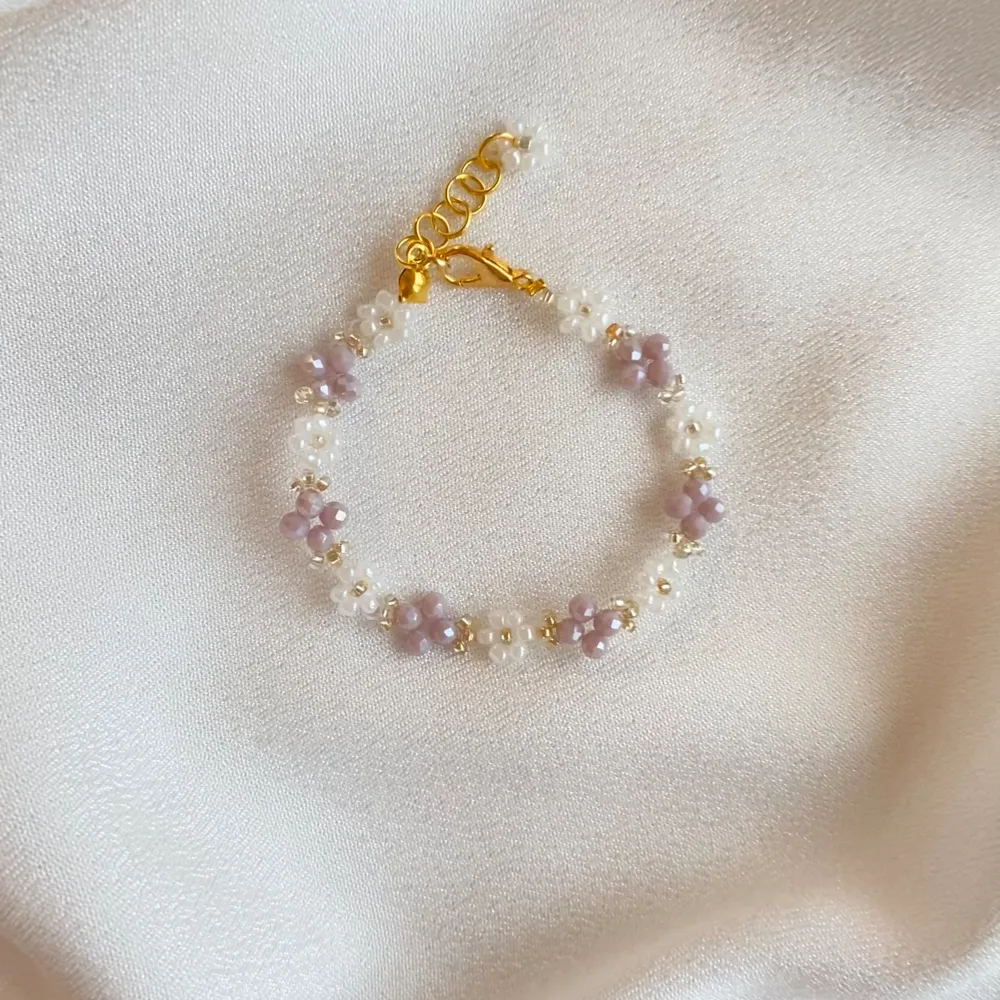 Handgjord pĂ€rlarmband đPaketpris: 3 blommiga armband med ett blommighalsband, enkel armband och set ringar för 350kr(ordinarie pris:450kr). Design, fĂ€rger coh storlek vĂ€ljer man helt sjĂ€lv, för mer besök vĂ„r profilđ. Asusteet.
