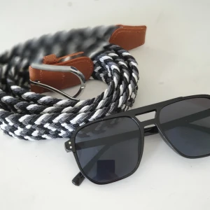 GRISCH BÄLTE OCH GLASÖGON. - Säljer nu grischbälte + solglasögon för endast 199 kr! Matchar bra med varandra. ☔💧 