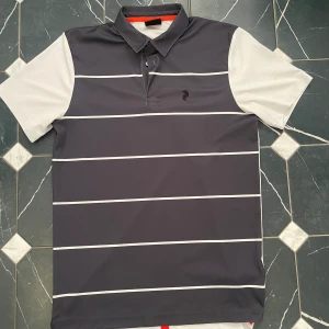 Piké  - En snygg golfpiké från Peak Performance. Nästan aldrig använd. Kan skicka fler bilder vid intresse! 