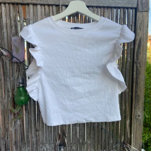 Gullig topp nyskick ☀️ - Super fin topp från zara, aldrig använd strl S 💘🤪