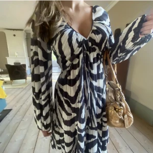 Sommarklänning - Jätte fin klänning, perfekt till sommaren! Bra skick osv💗Pris kan diskuteras. 