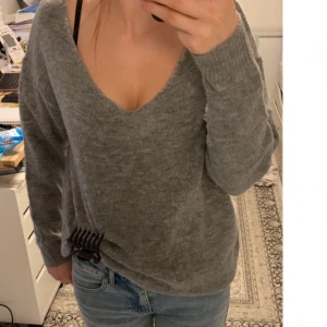 Stickad tröja  - Super fin stickad tröja 💕använd några gånger💕