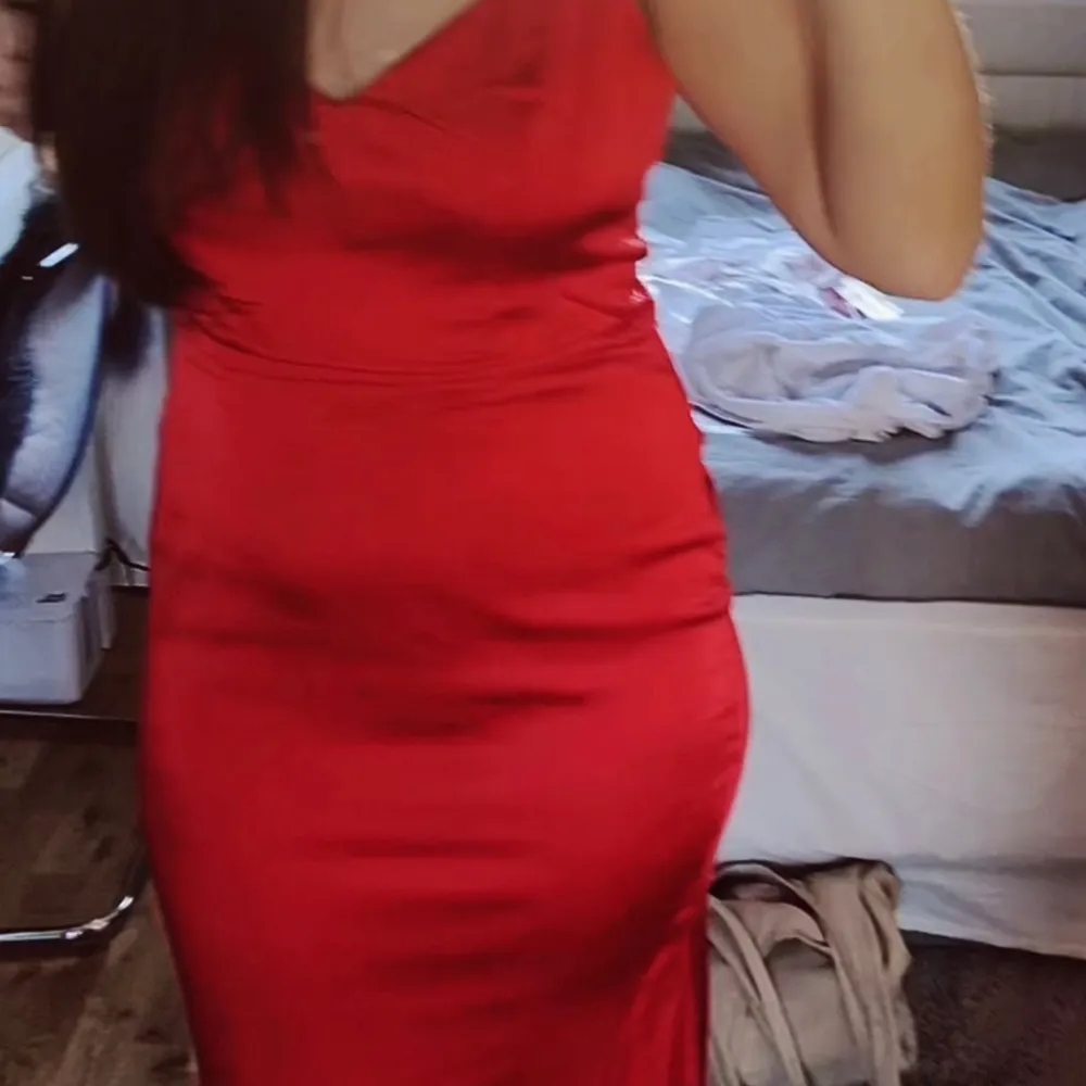 Superfin röd bal klänning 🥰 aldrig använd pga hittade en annan! . Klänningar.