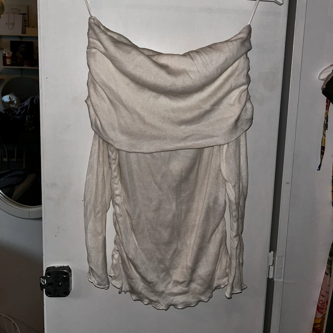 Vit off-shoulder tröja