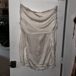 Vit off-shoulder tröja - Storlek: M Använd: 1 gång