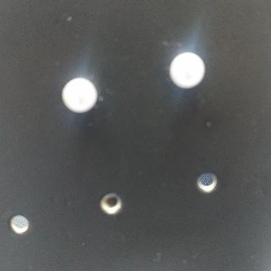 Ett par pärl örhengen - Silvervita små pärl örhängena från ur&penn