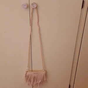 Ljus Rosa Franns Väska - Mer rosa än vad det ser ut som på bilderna Lite snurrat på snörena då dom har varit knytna  Katt finns i hemmet