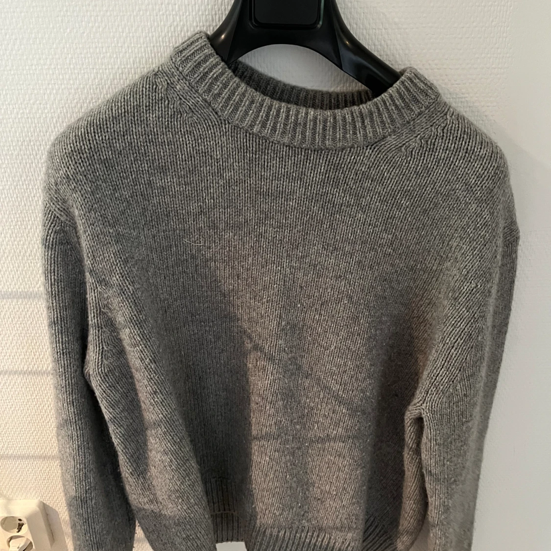 Grå stickad ulltröja - 90