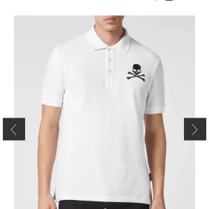 philipp plein - En slim fit piquet polo shirt är i jätte fin skick använt några gånger. säljer på grund av att inte längre har användig av den. är storlek M. vid frågor skriv ett meddelande. 