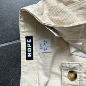 Hope byxor - Aldrig använt dem! Storlek 50 Vida jeans, perfekta till sommaren