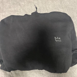 intresse ansökan  - hov1 hoodie, jättefin skick inga tecken på användning. INTRESSE ANSÖKAN 