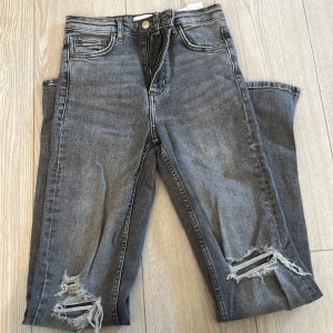Zara jeans - säljer mina zara jeans, as snygga men är för små för mig. kp för mer bilder 