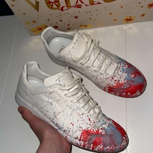 Maison Margiela Skor - Säljer dessa sjukt feta Maison Margiela skor i storlek 44 | 9/10 Skick | Inget og medföljer | Hör av er vid minsta lilla fråga eller fundering 🤝